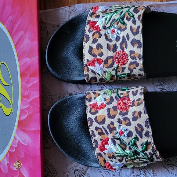 Sandals - Picture 2 of 4